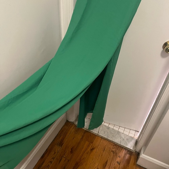 Elegant Green Spaghetti Strap Dress - Picture 2 of 2